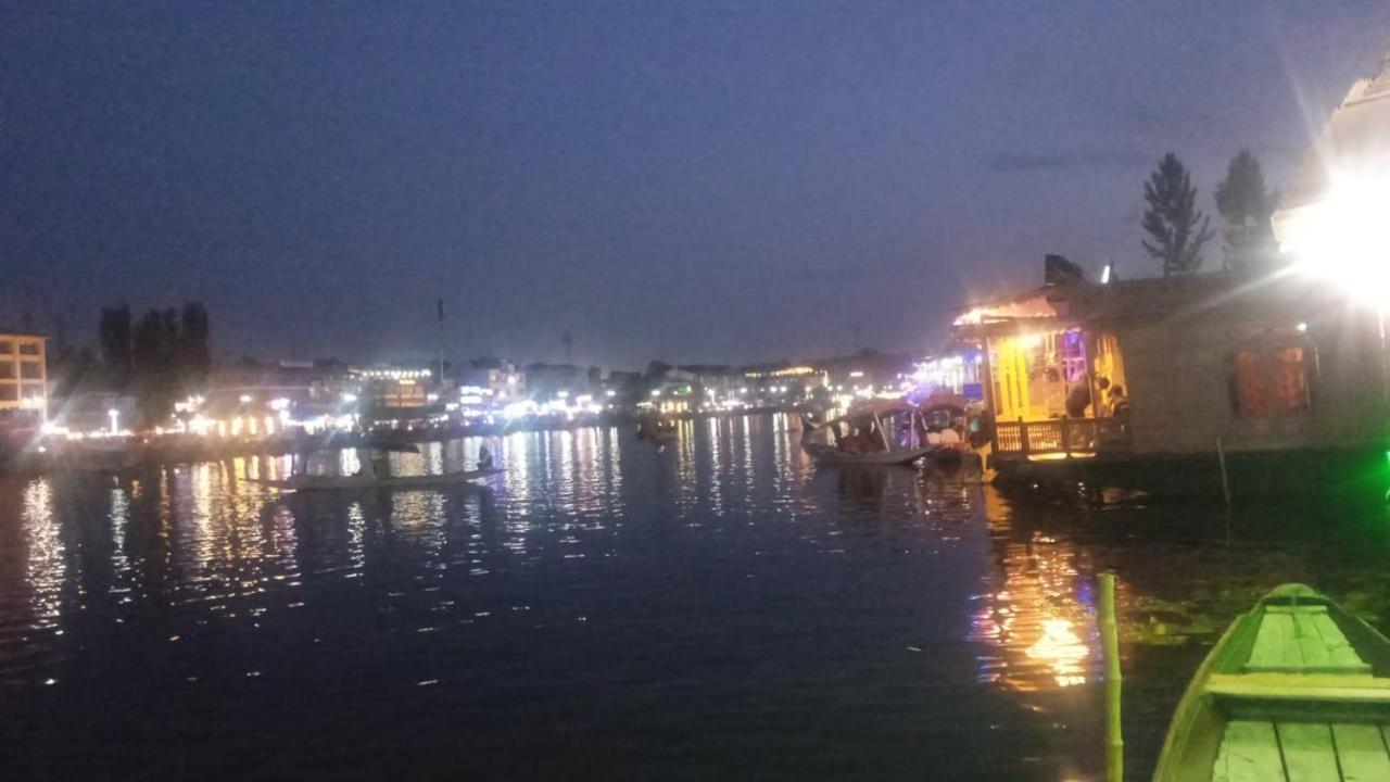 Island Διαμέρισμα Σριναγκάρ Εξωτερικό φωτογραφία